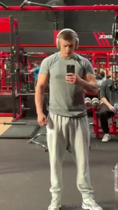 Today got sweatyy message me for a treat i m up all night