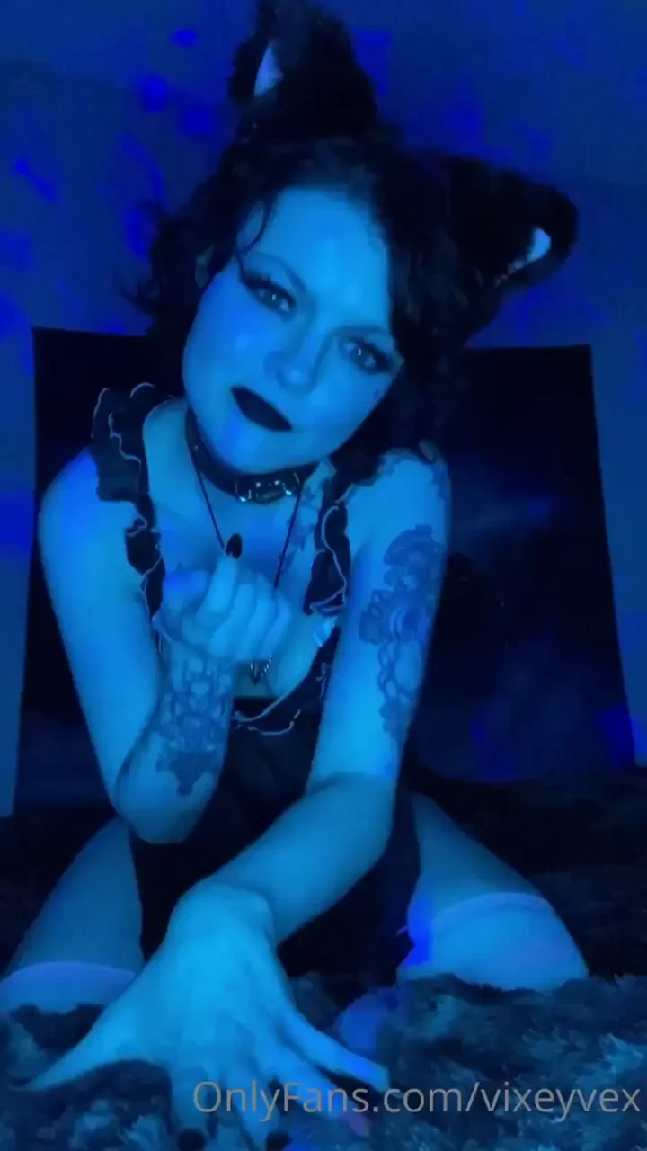Come play with this very bad kitty tonight 