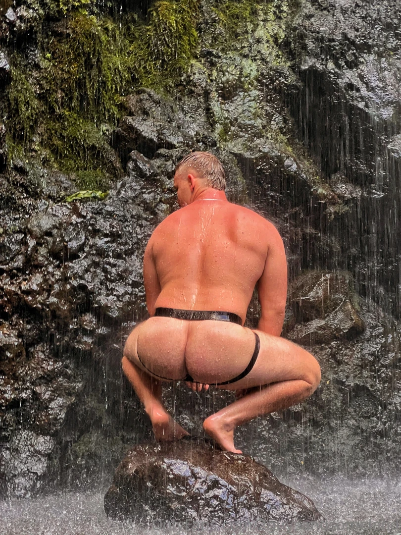 Happy friday we are finally back home which means we can get back to 