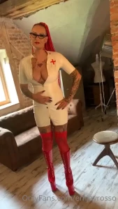 Die geile latexschwester ist wieder am start