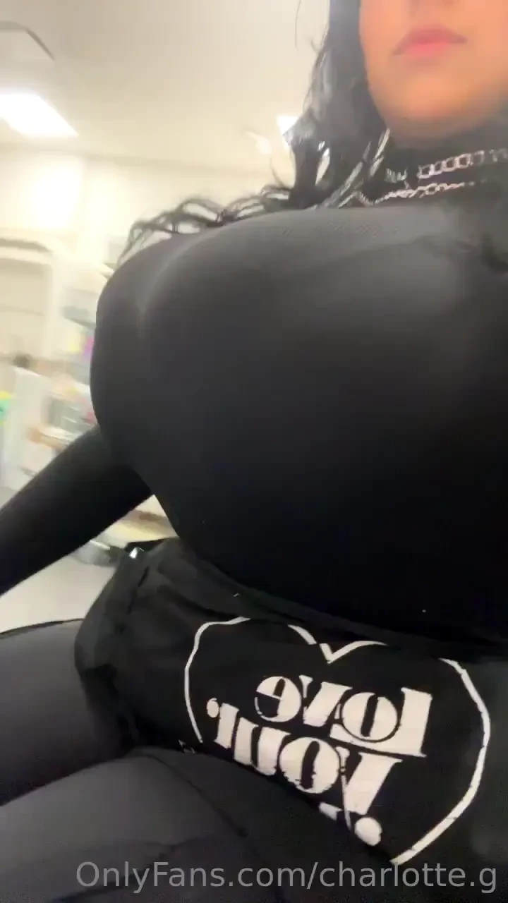 Can you spy my nip through this shirt 