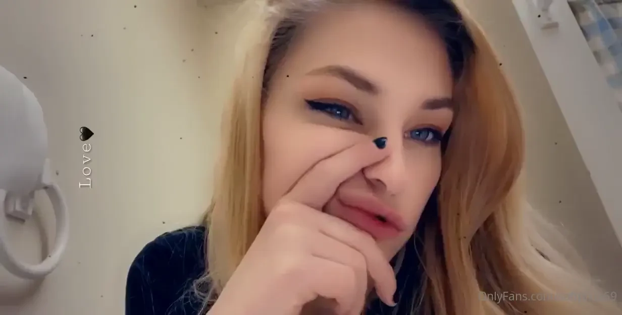 I love my stripe shirts 