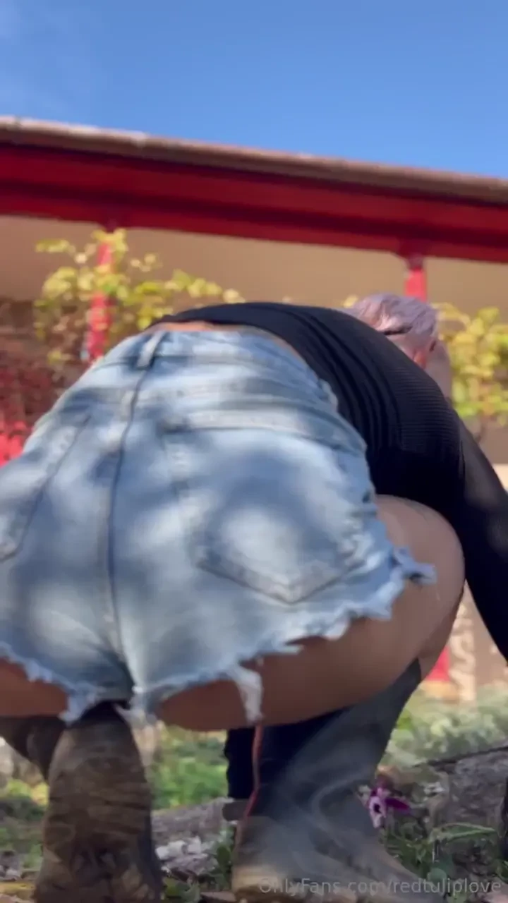 I love flowers and i love my garden today was a beutifull day 