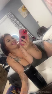 25 y o milf kinky fetish friendly and love to make men cum check out