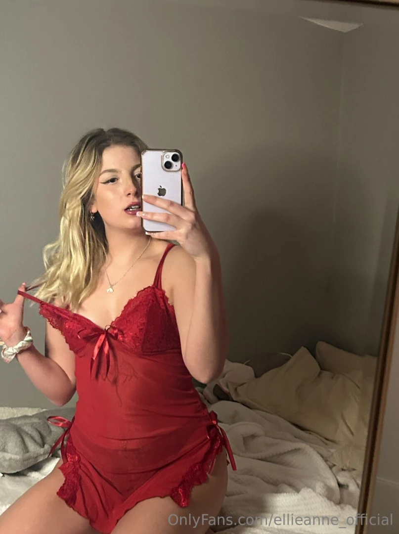 Make my day better babe your little slut on a retainer needs you today 