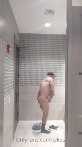 batewithjake - Cum in the gym bathtoom 