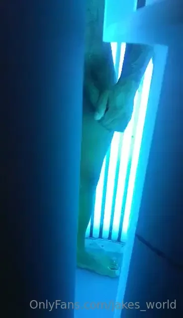Tanning booth spank off no cum 