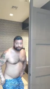 Pool bathroom bate