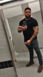 batewithjake - Quick jerk off and cum in department store bathroom 