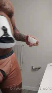 batewithjake - This sextoy vibrates and makes me cum so fukn hard check it out 