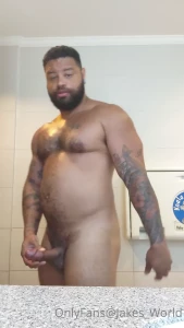 Hawaii bathroom bate n cum