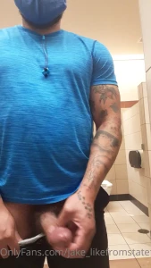 Public restroom bate guy walks in no cumshot