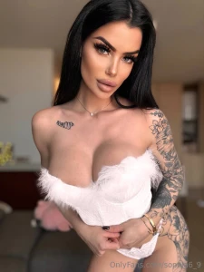 Poll time red amp black or white amp lace who s stealing your part 1