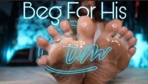 Beg for his cum something about these dirty little feet covered in gym