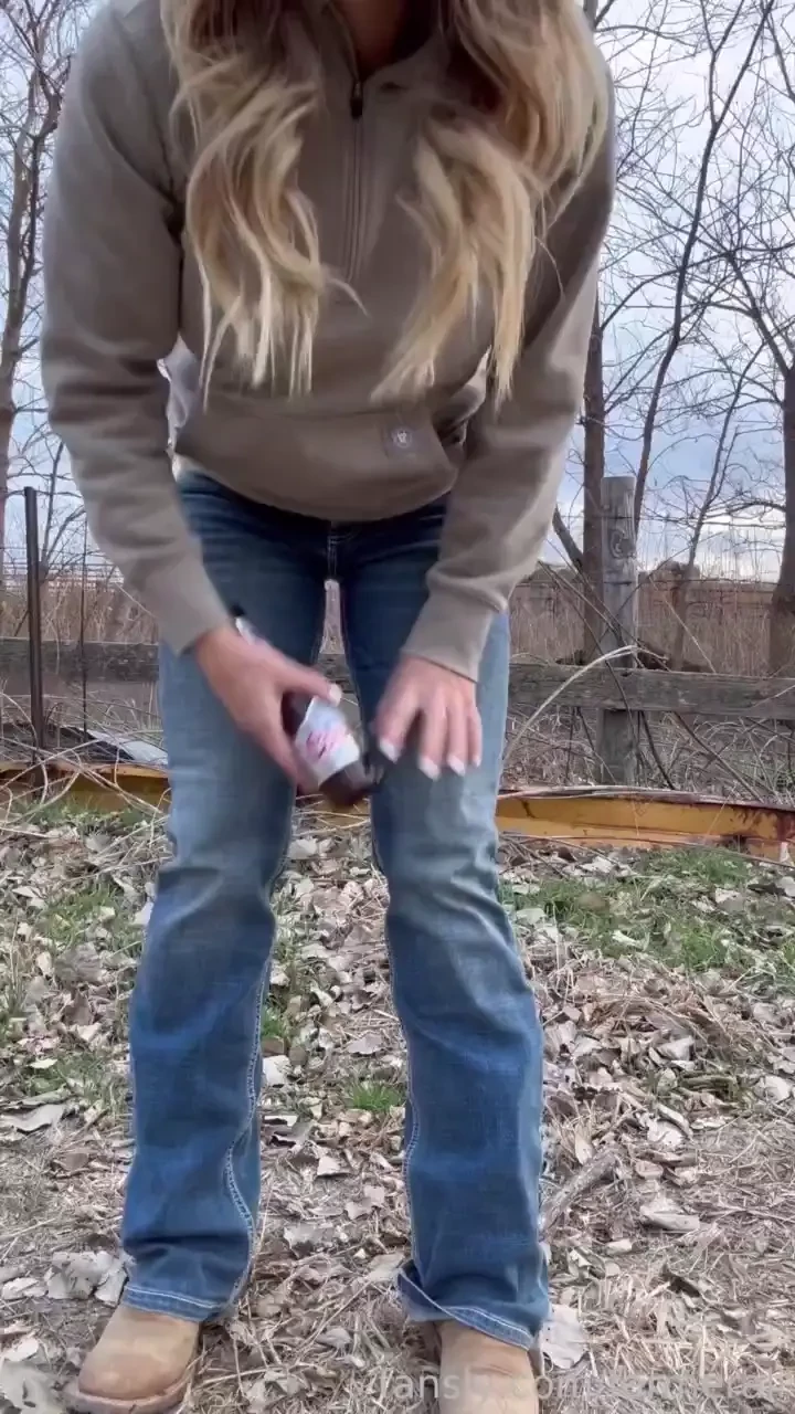 Highly requested new peeing in a bottle and dumping it out pee 