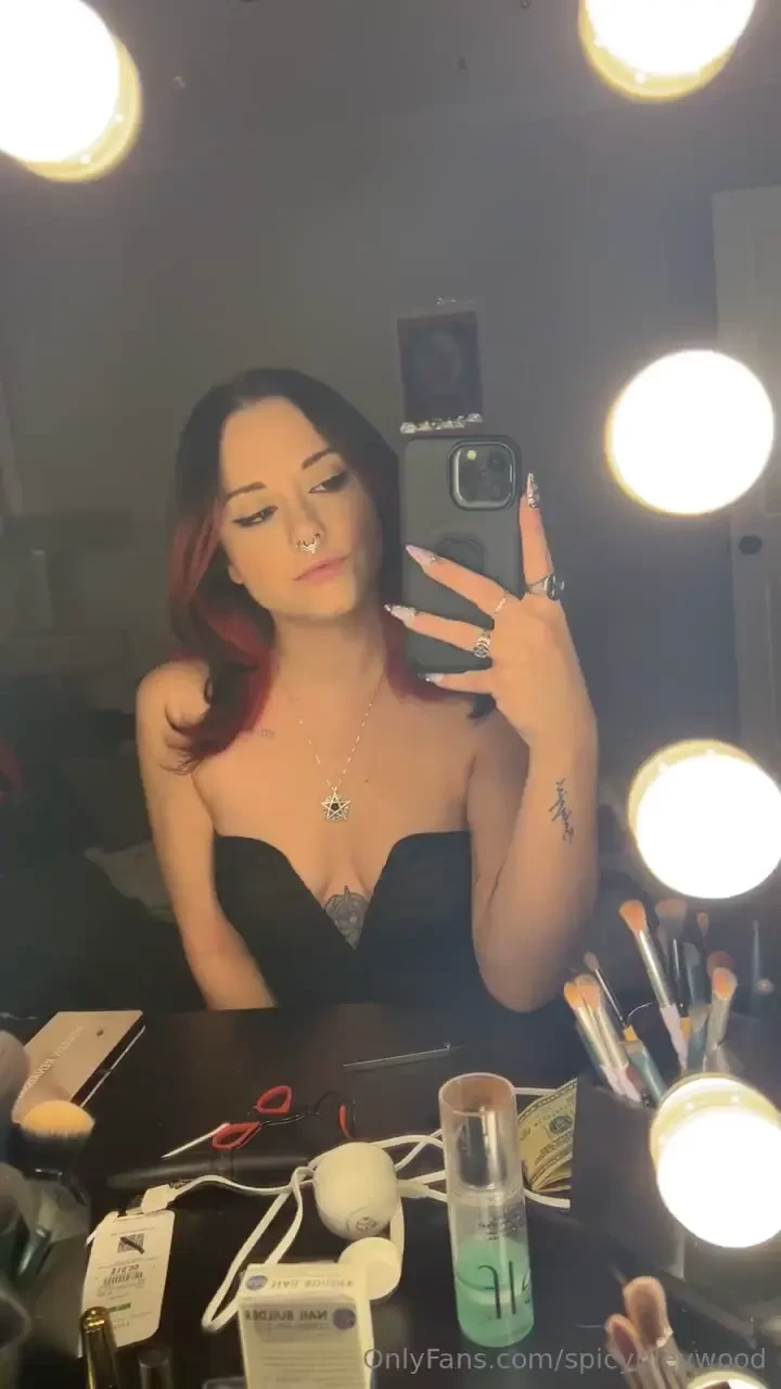 Happy new year who wants to see my sexy photos i got done on my 