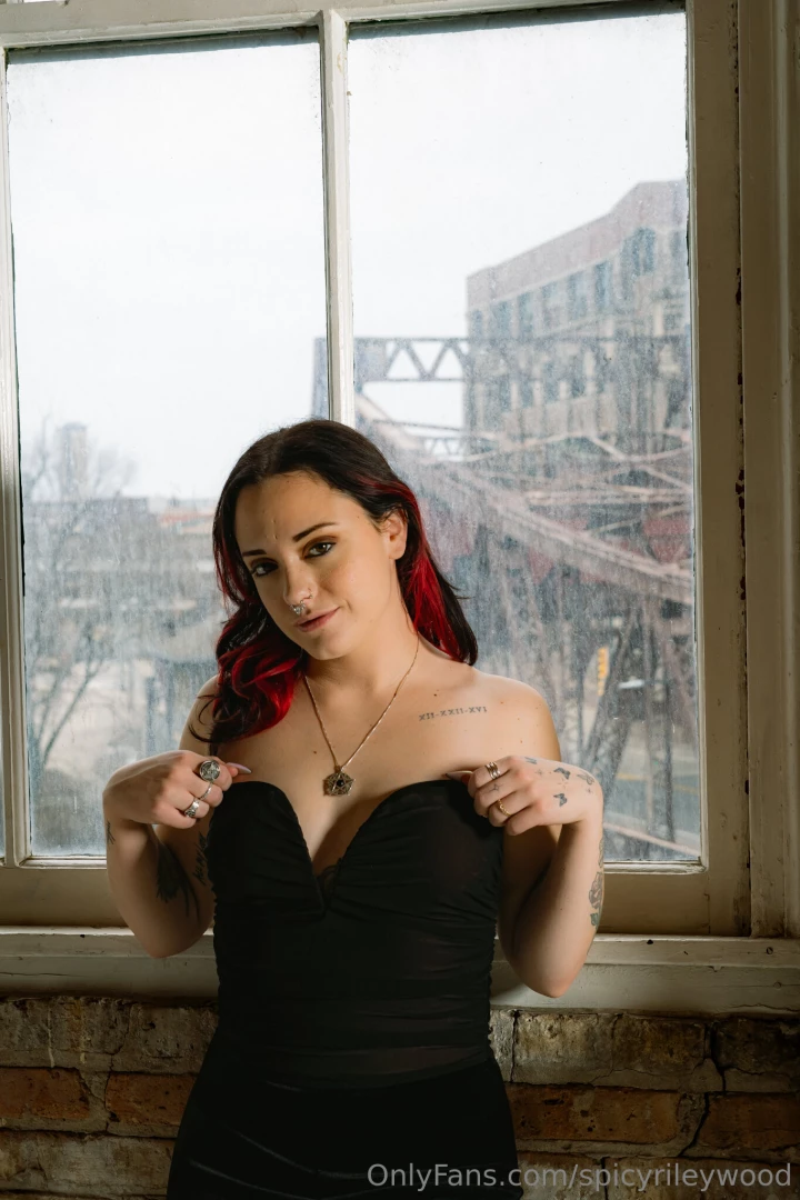 Happy saturday baby dm if you wanna have some fun this weekend 