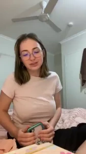 New lactation vid 5 minutes i chat with you and leak my full milky
