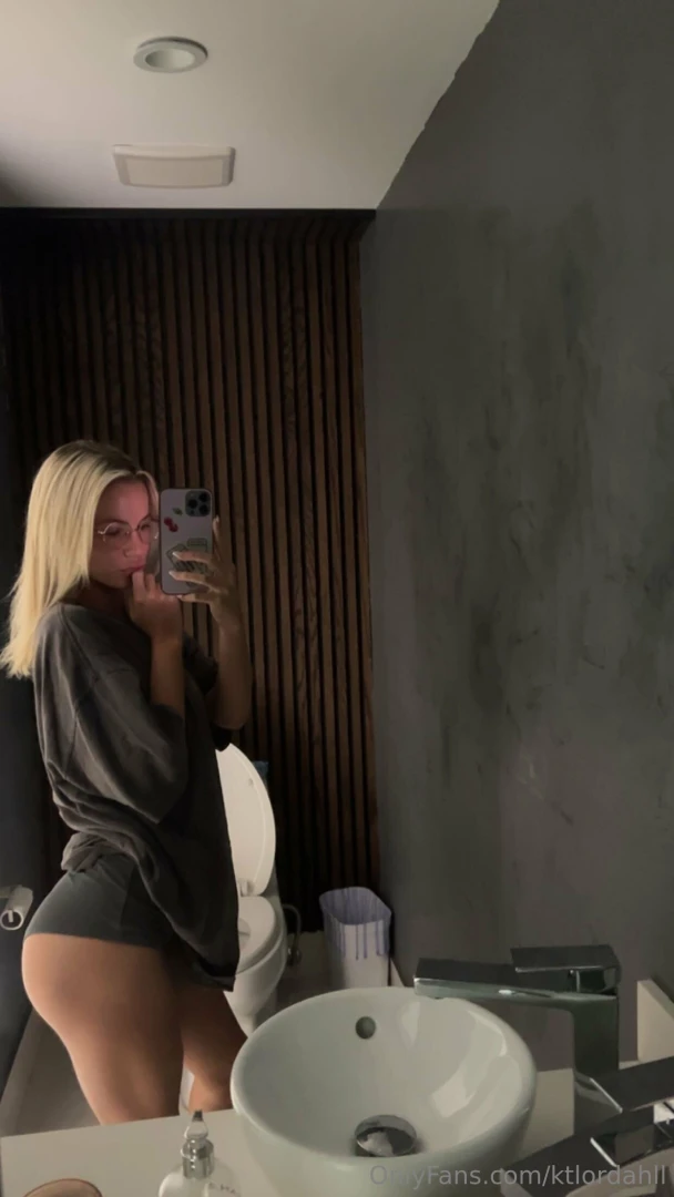 Wellll since i m home alone and bored i may as well send some of you a 