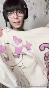 A little wip video of me drawing on my ipad case 3 very cutesy