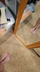 Who has two thumbs and really needs a pedi