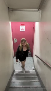 There s no one around