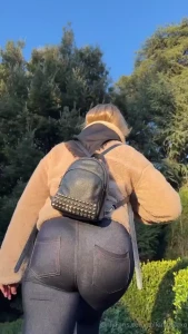 Follow my big jiggly a