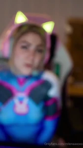 Wanna play with sexy thick dva