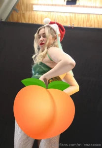 Would you like to see my big bubble butt in fishnets underneath this