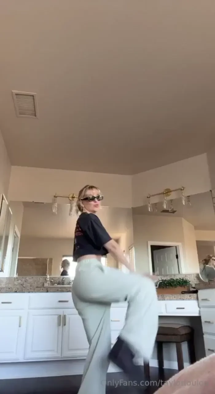 Love dancing message me if you wanna see me taking it off for you 