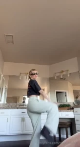 Love dancing message me if you wanna see me taking it off for you