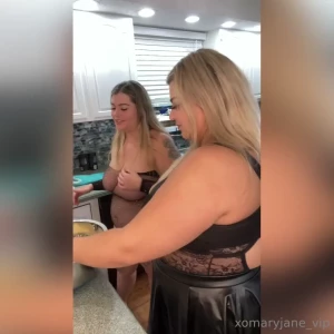 My longest threesome with kittyk and her step brother the cakes were