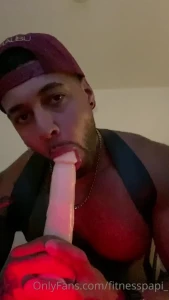 I need someone to help bruise my throat in the meantime this will have