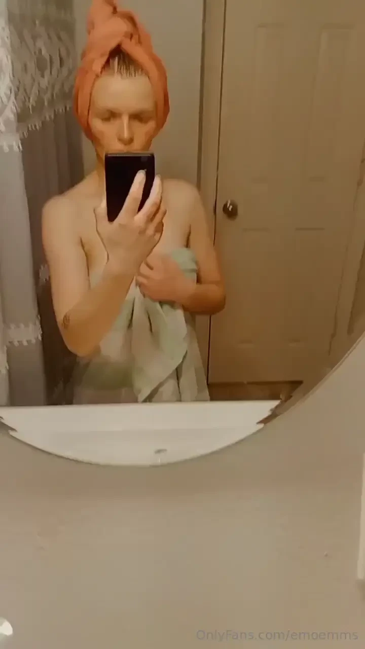 Who s feeling horny tonight posting free nudes once the target goal is 