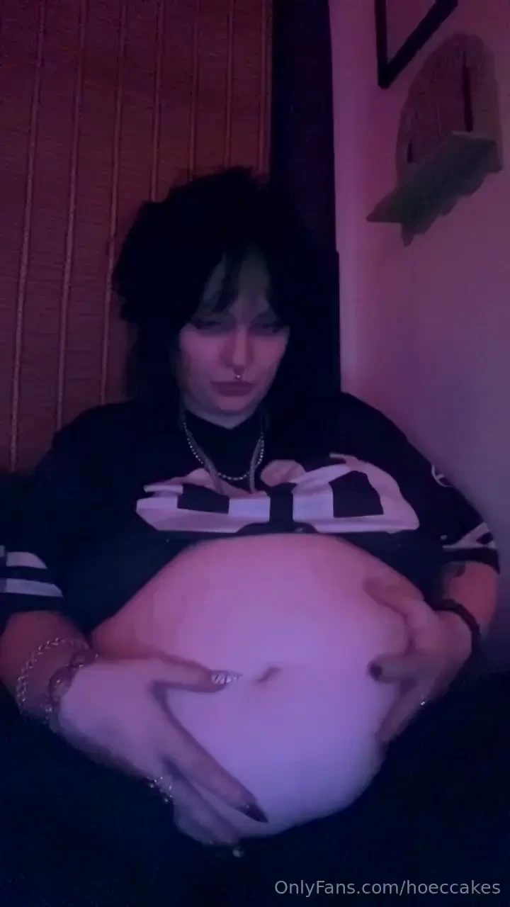 In a horny daze after stuffing myself but it s getting hard to reach 