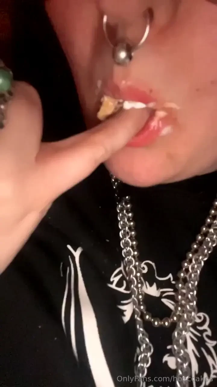 Stuffing myself with ice cream while i m sitting on my vibrator 