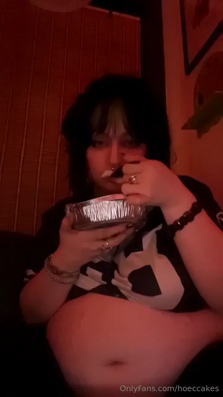 I wanna to be a messy pig for you 