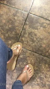 Home shopping waiting on line would you stop and look