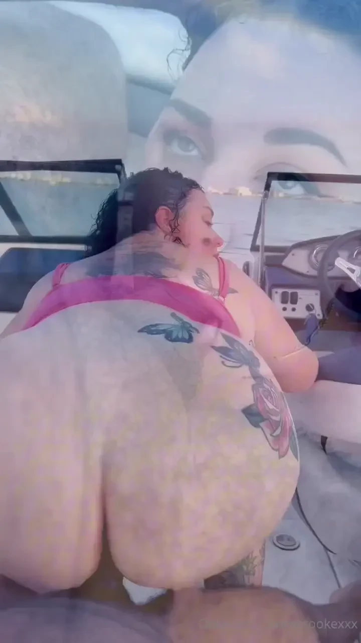 A random guy invited me on his boat and fucked me in the middle of the 