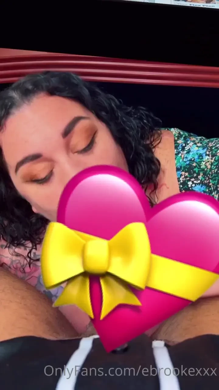 I ve been wanting to suck on my new coworker s cock so bad i was 