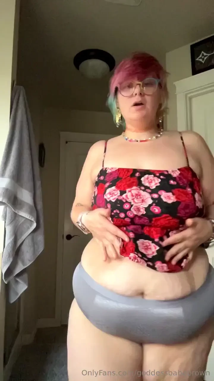 Wanna watch me strip and squirt in the bathtub stay tuned 