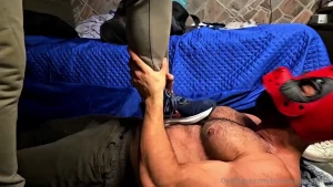 Preview bodybuilder wannabe gets heavy trampled by suitboysfighters