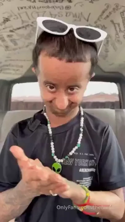Baby alien is back for round 2 this time he left his girl for 1st part 4 