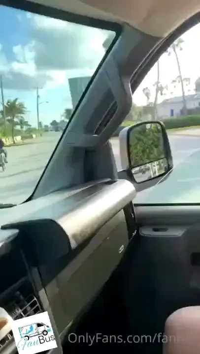 Victoryaxo saw a dude at the gas station and he ends up smashing on 