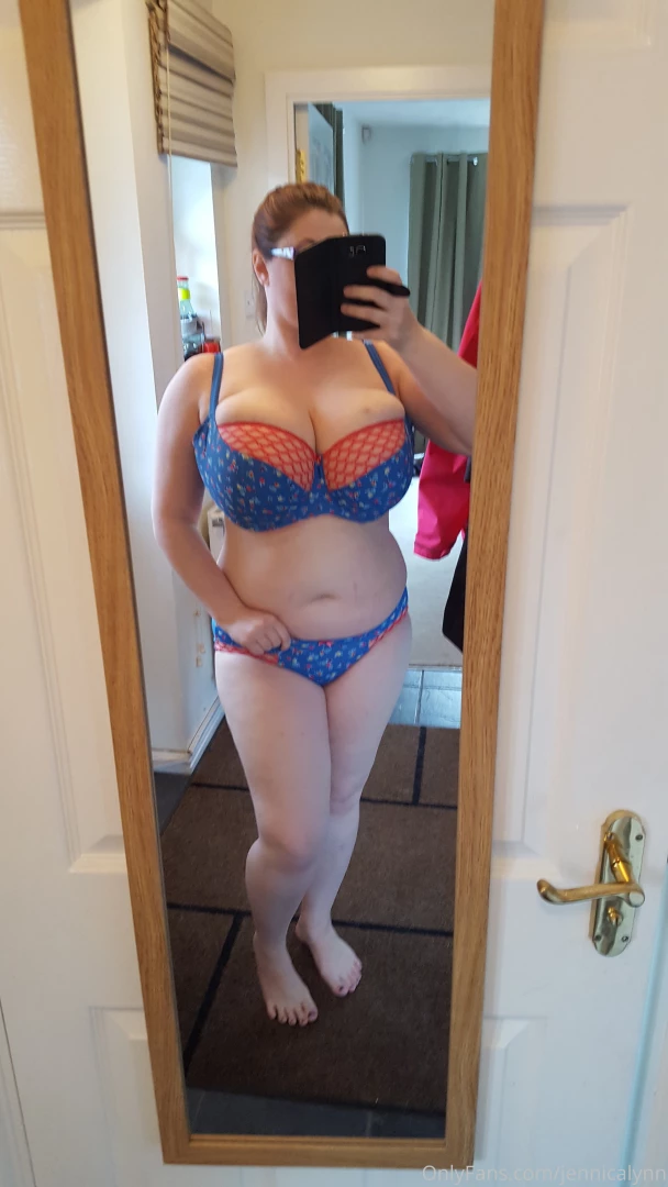 I ve squeezed those tits into that bra take a close look it doesn t 