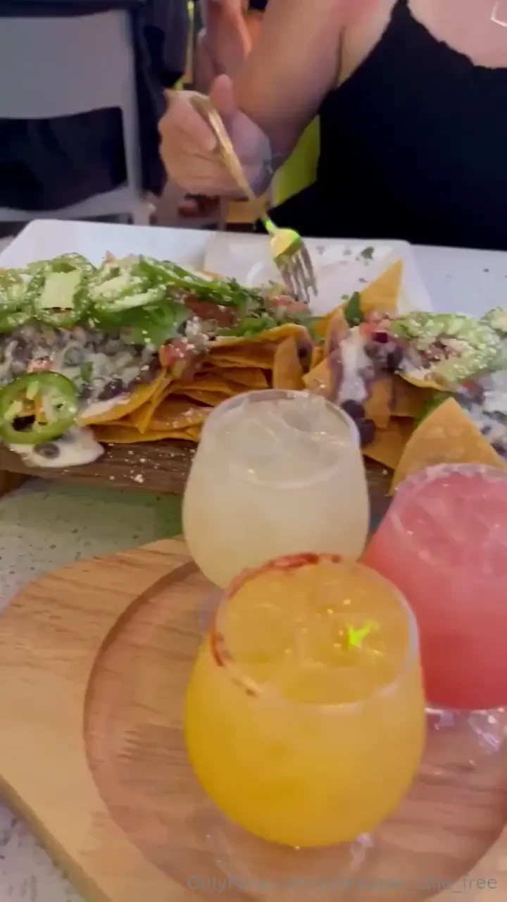 Sandra amp i are having some margs amp nachos who s getting the next 