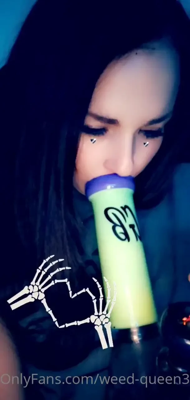 See sooo much more on my vip weed-queen33 