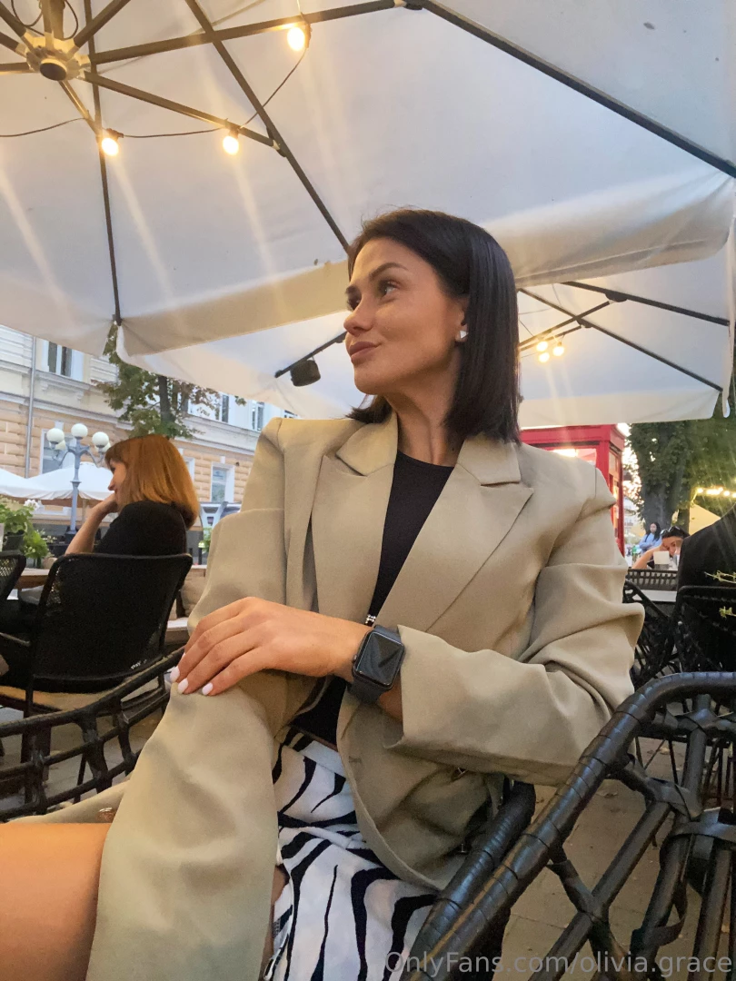 Would you pay the bill on the first date or would you rather split it 