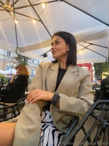 Would you pay the bill on the first date or would you rather split it