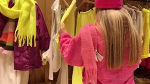 New video shopping for ski clothes